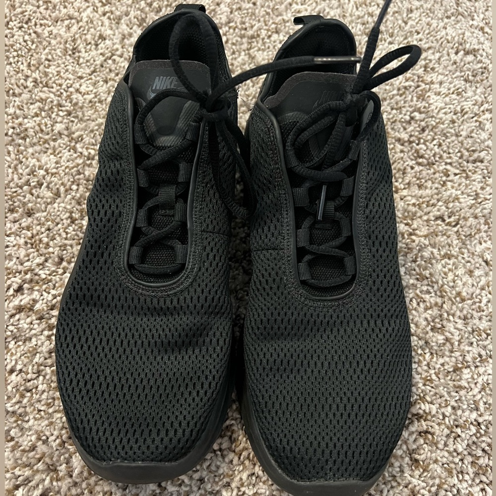 10.5 Nike Tanjun tennis shoes